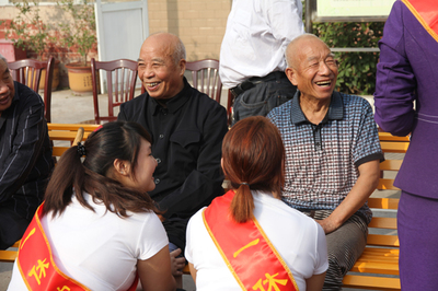 情暖重陽 愛駐夕陽 禹州一休堂保健為老人送上重陽健康禮